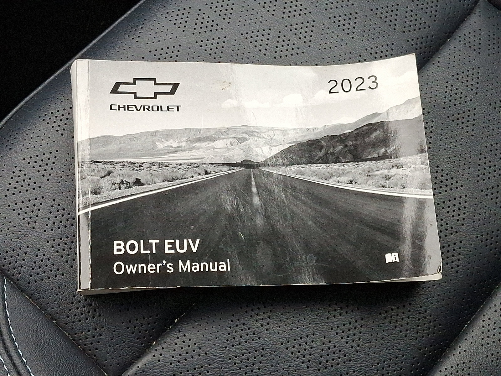 Certified 2023 Chevrolet Bolt EUV LT w/ Convenience Package FWD image 26