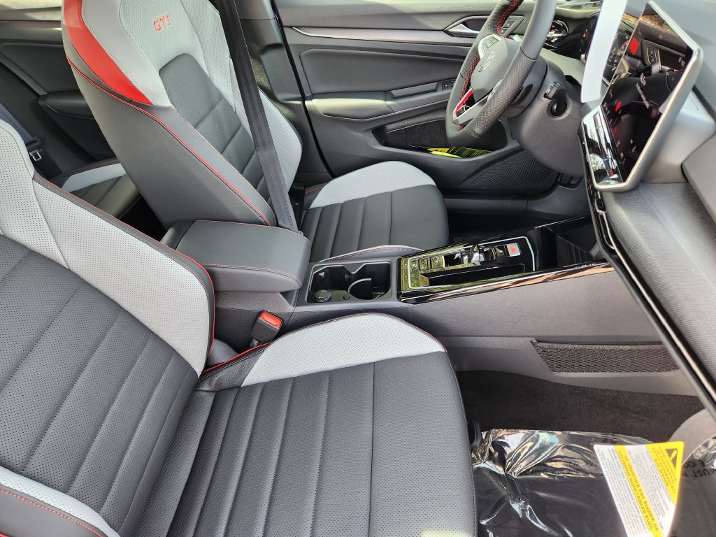 New 2026 Volkswagen GTI SE FWD image 4
