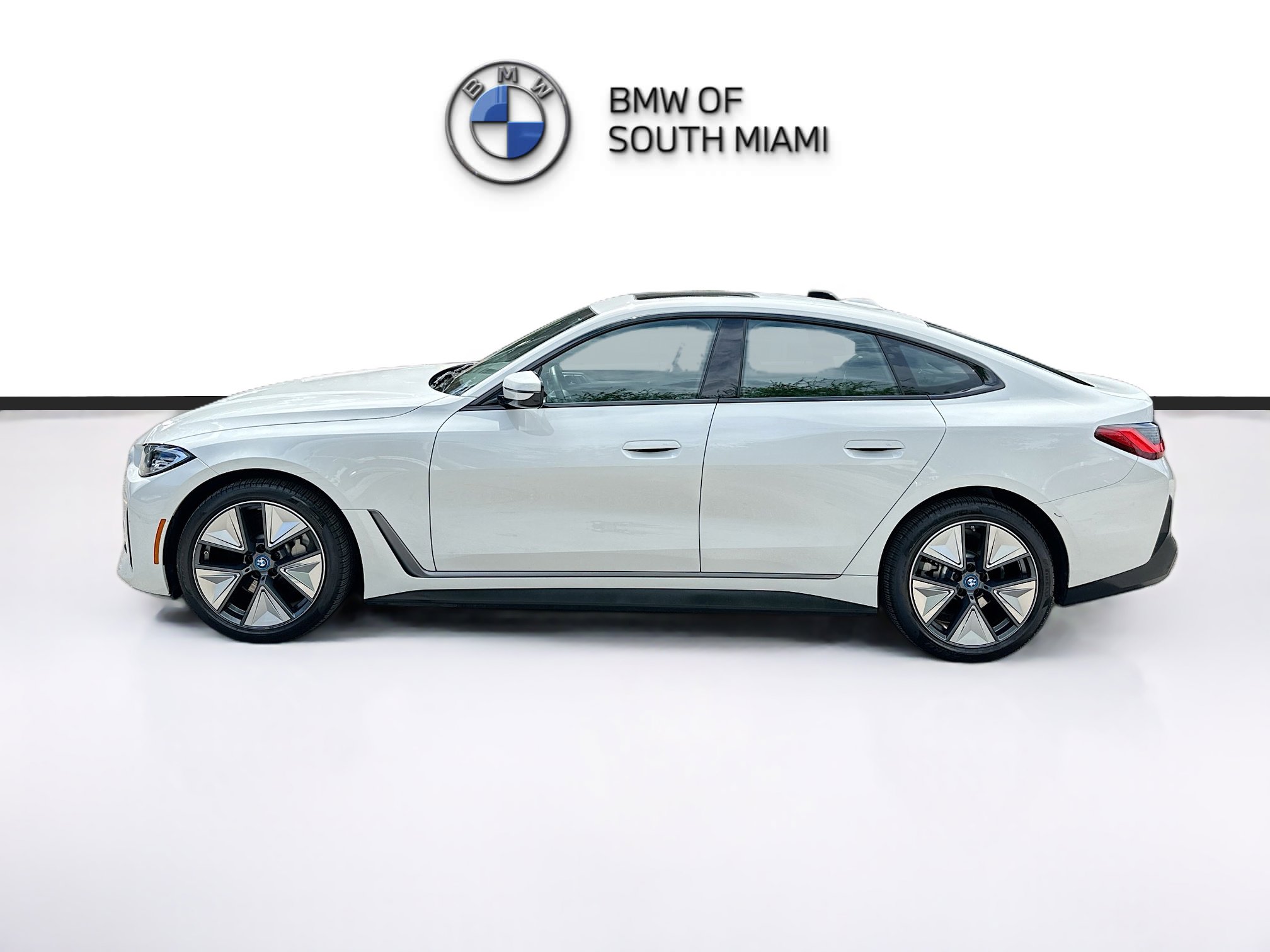 Used 2023 BMW i4 eDrive35 image 4