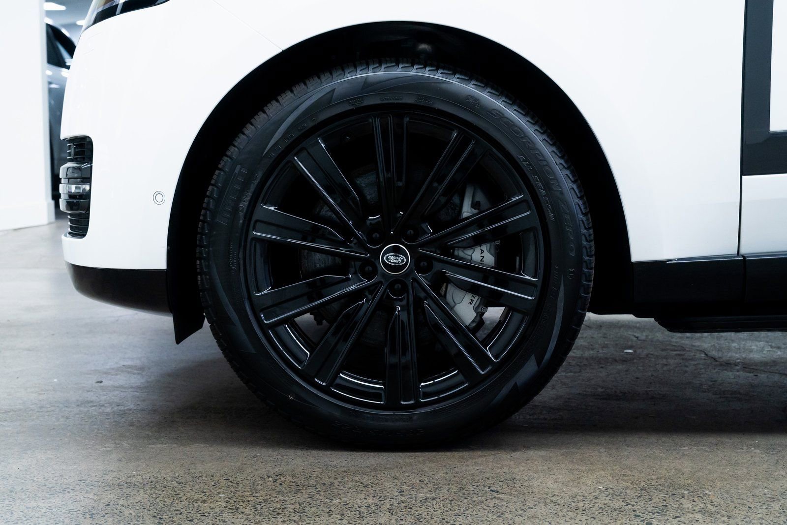 Used 2025 Land Rover Range Rover SE image 7