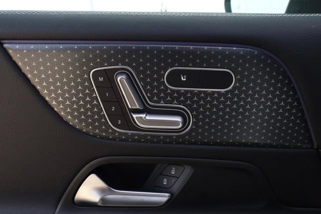 Certified 2025 Mercedes-Benz GLB 250 image 27