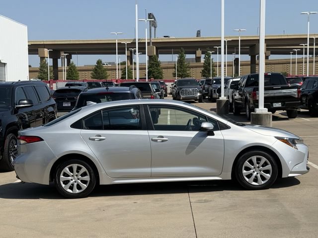 Used 2025 Toyota Corolla LE FWD image 3