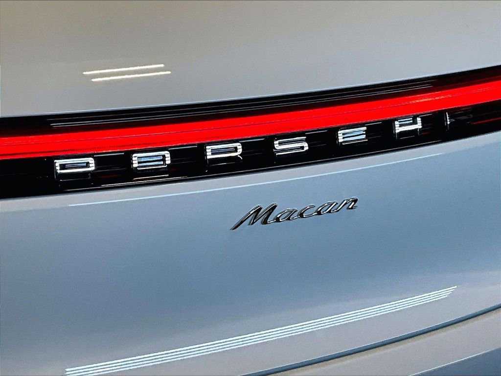 Used 2025 Porsche Macan AWD/4WD image 33