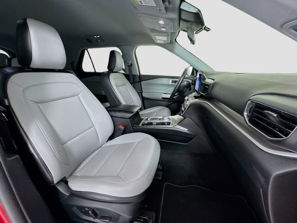 Used 2021 Ford Explorer XLT w/ Equipment Group 202A image 27