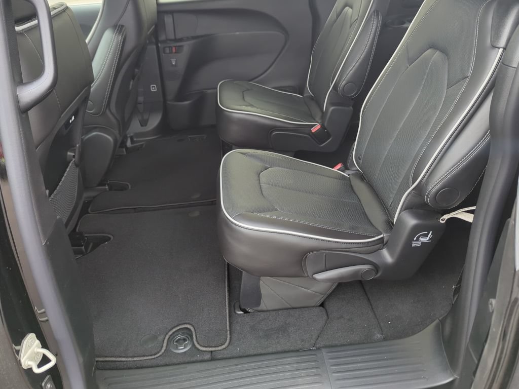 New 2027 Chrysler Pacifica Limited AWD/4WD image 38