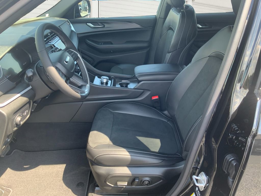 New 2025 Jeep Grand Cherokee L Altitude image 9