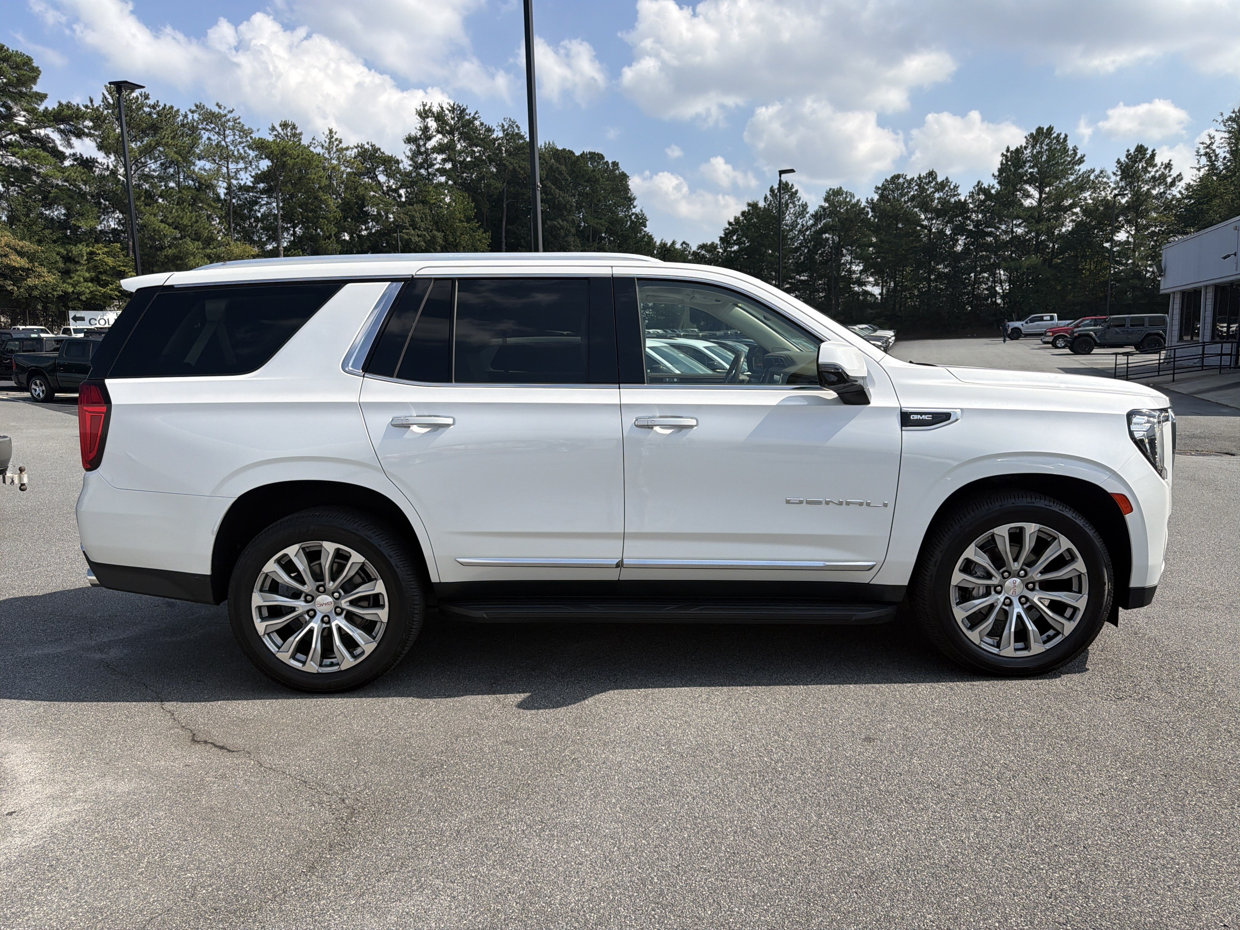 Used 2021 GMC Yukon Denali AWD/4WD image 9