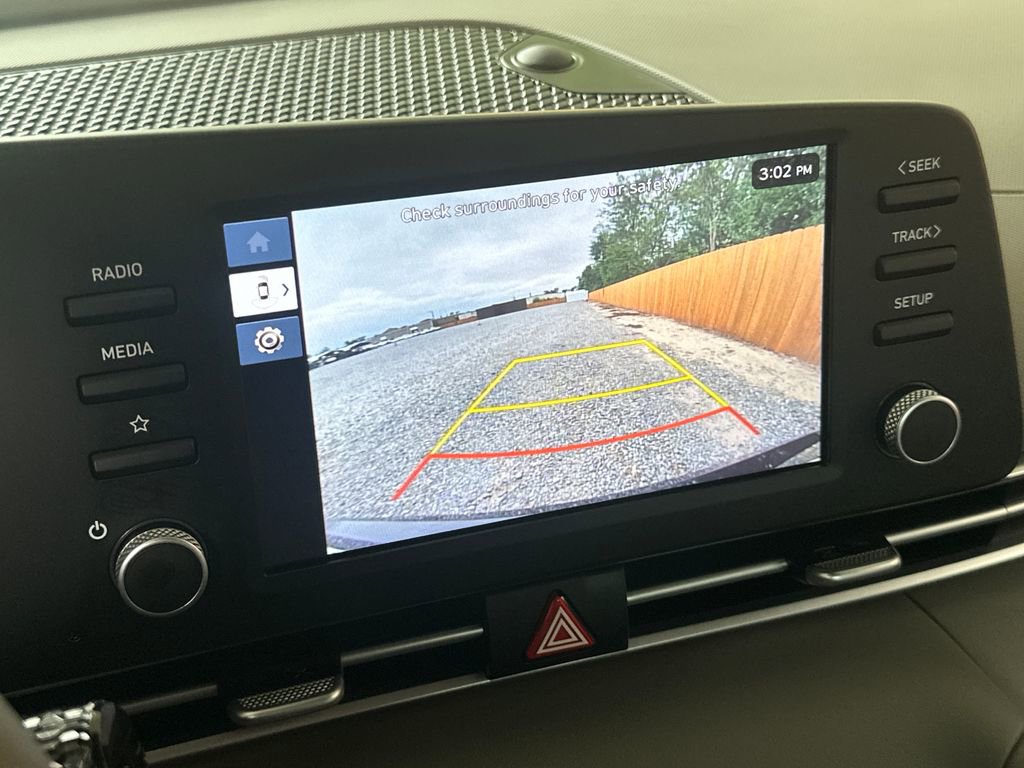 Used 2025 Hyundai Elantra SE w/ Cargo Package image 7