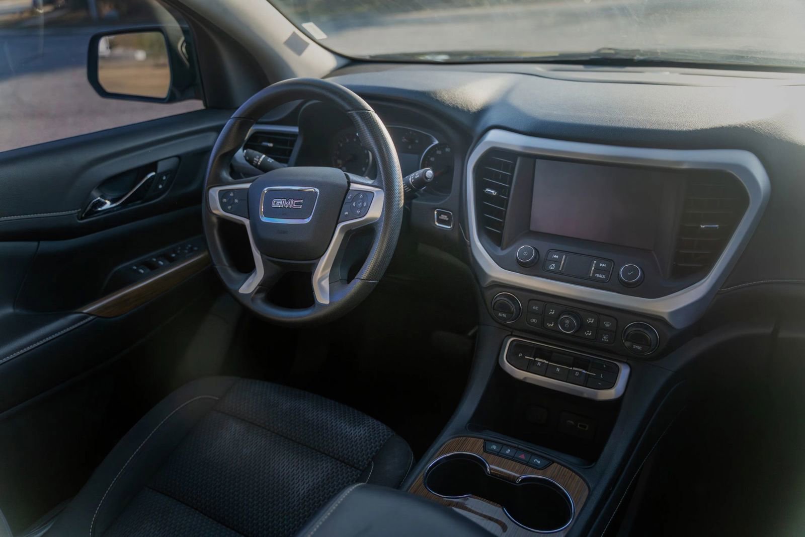 Used 2021 GMC Acadia SLE image 10