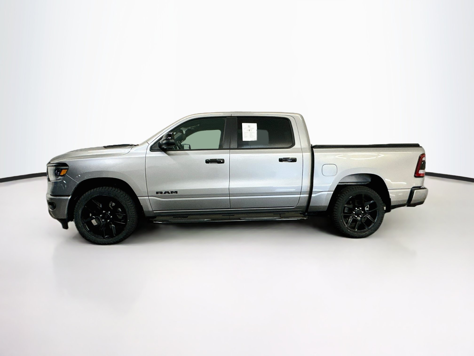 Used 2024 RAM 1500 Laramie AWD/4WD image 4