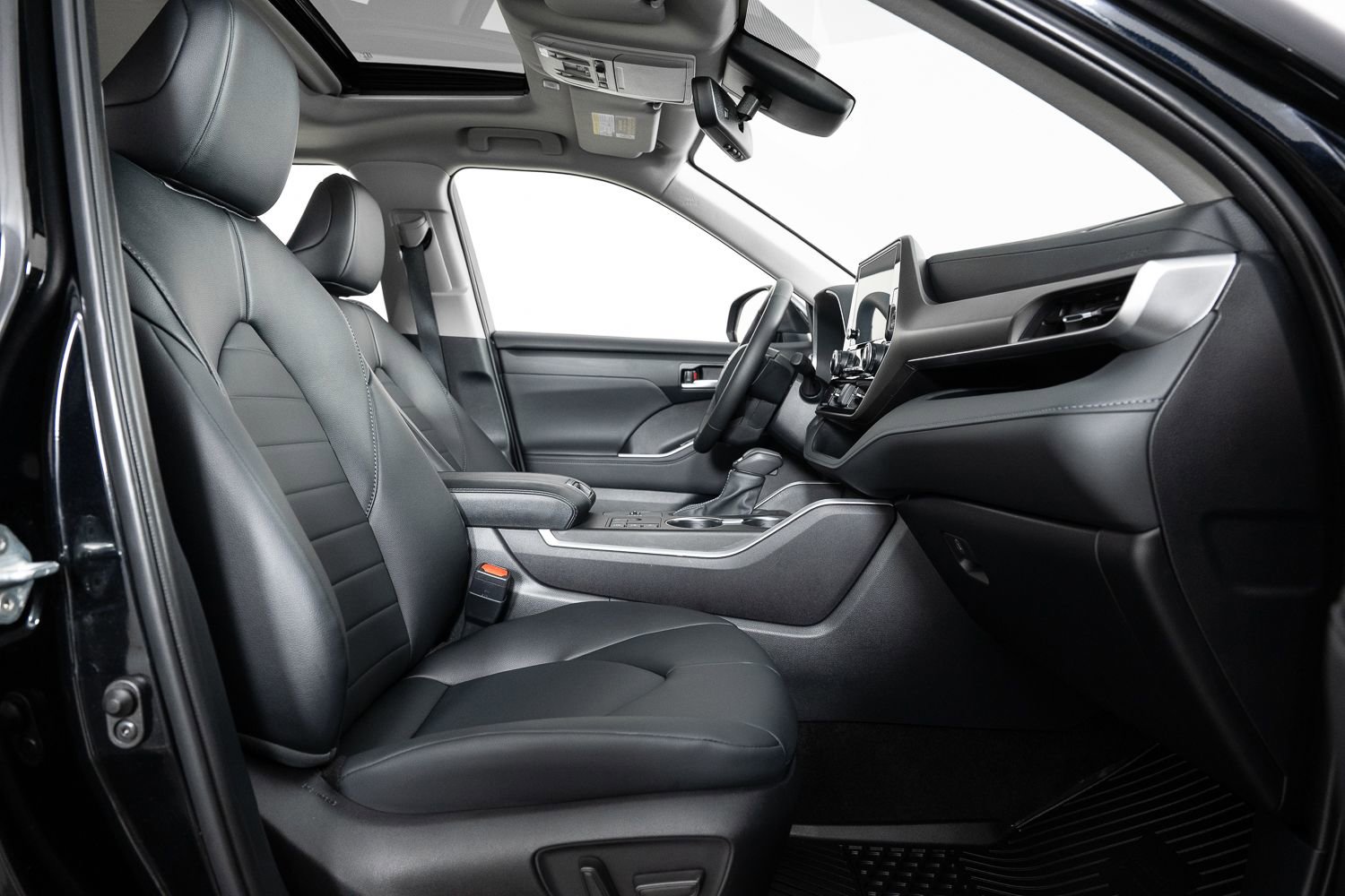 Used 2024 Toyota Highlander XLE image 29