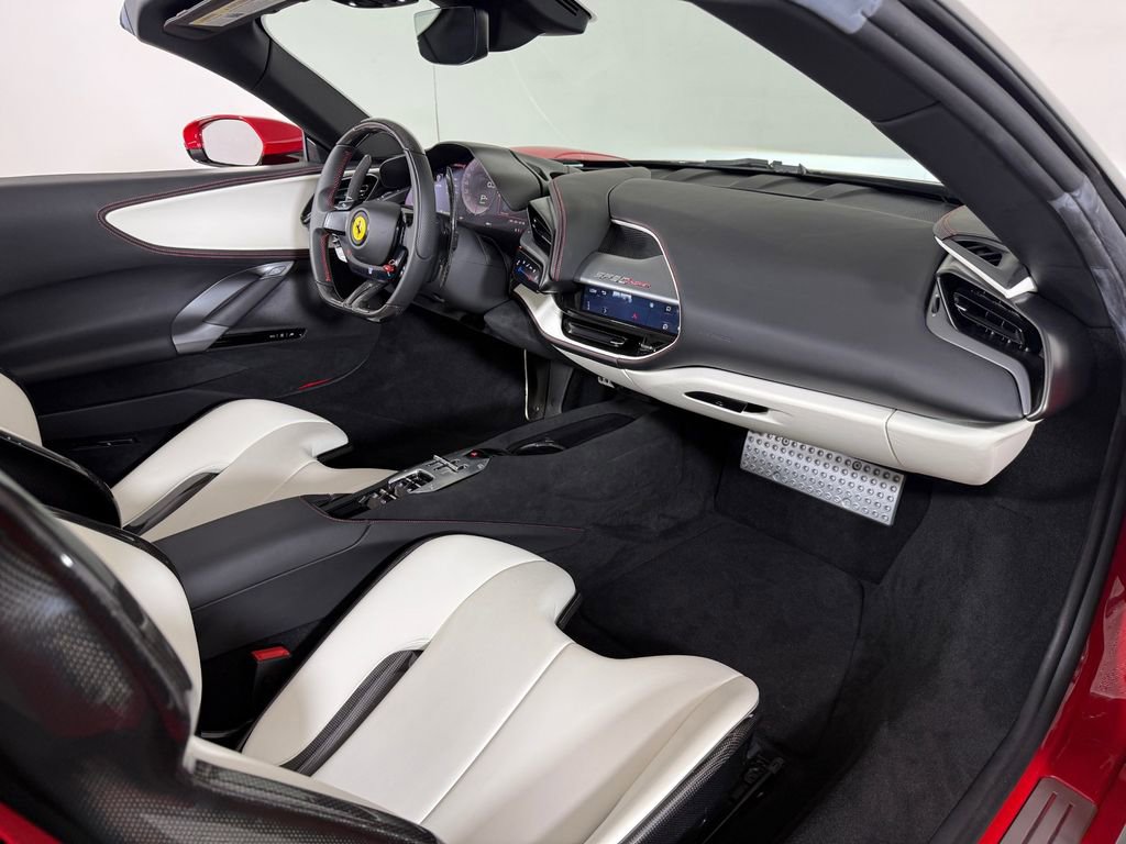 Used 2023 Ferrari SF90 Spider image 23