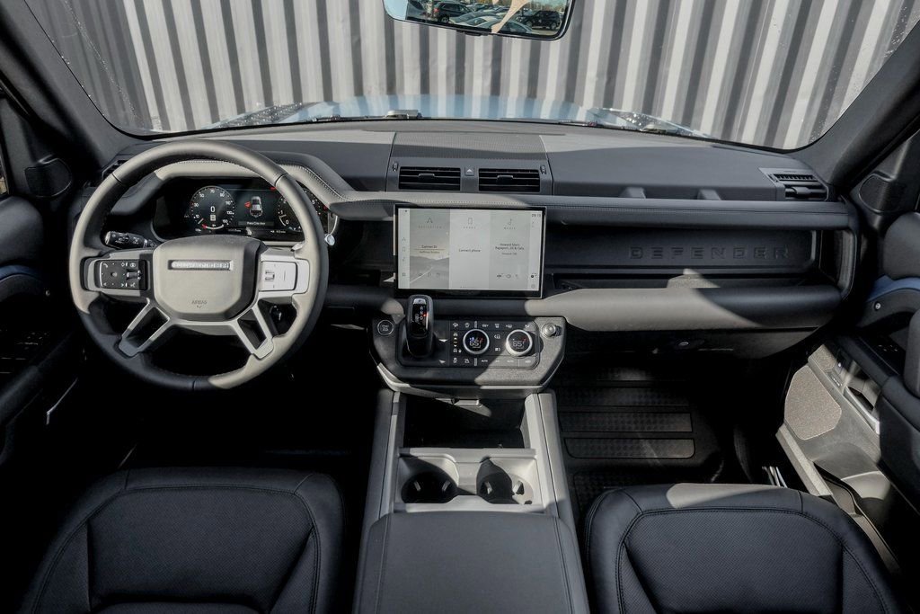Used 2025 Land Rover Defender 110 S image 21