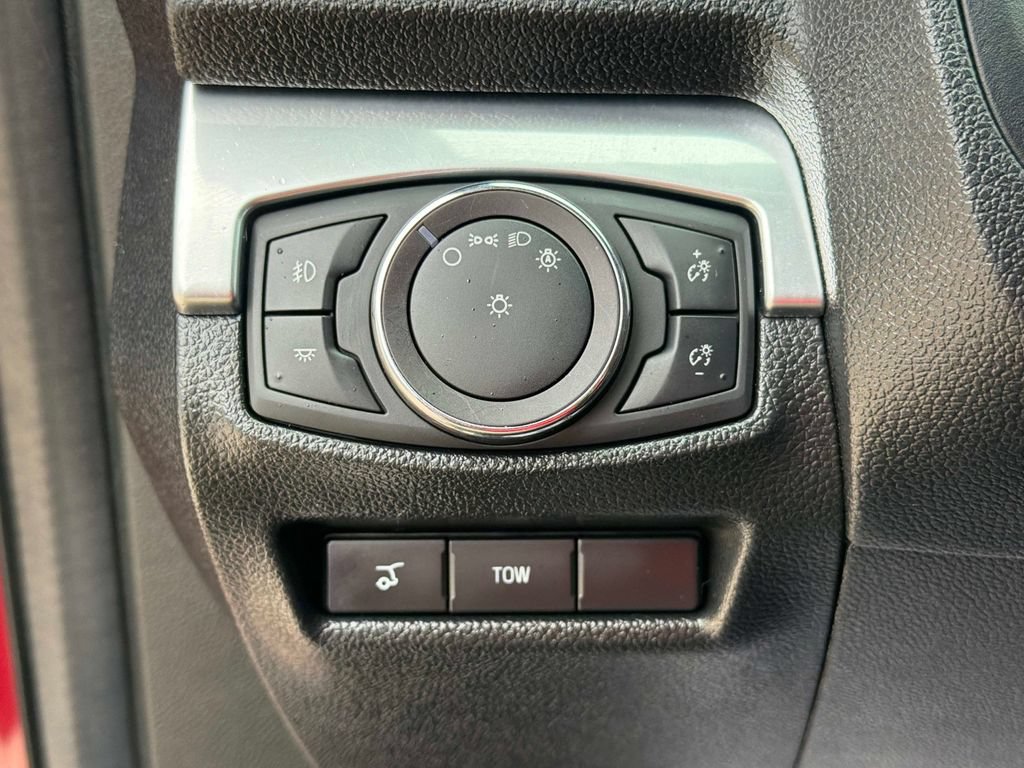 Used 2019 Ford Explorer Limited w/ Ford Safe & Smart Package AWD/4WD image 32