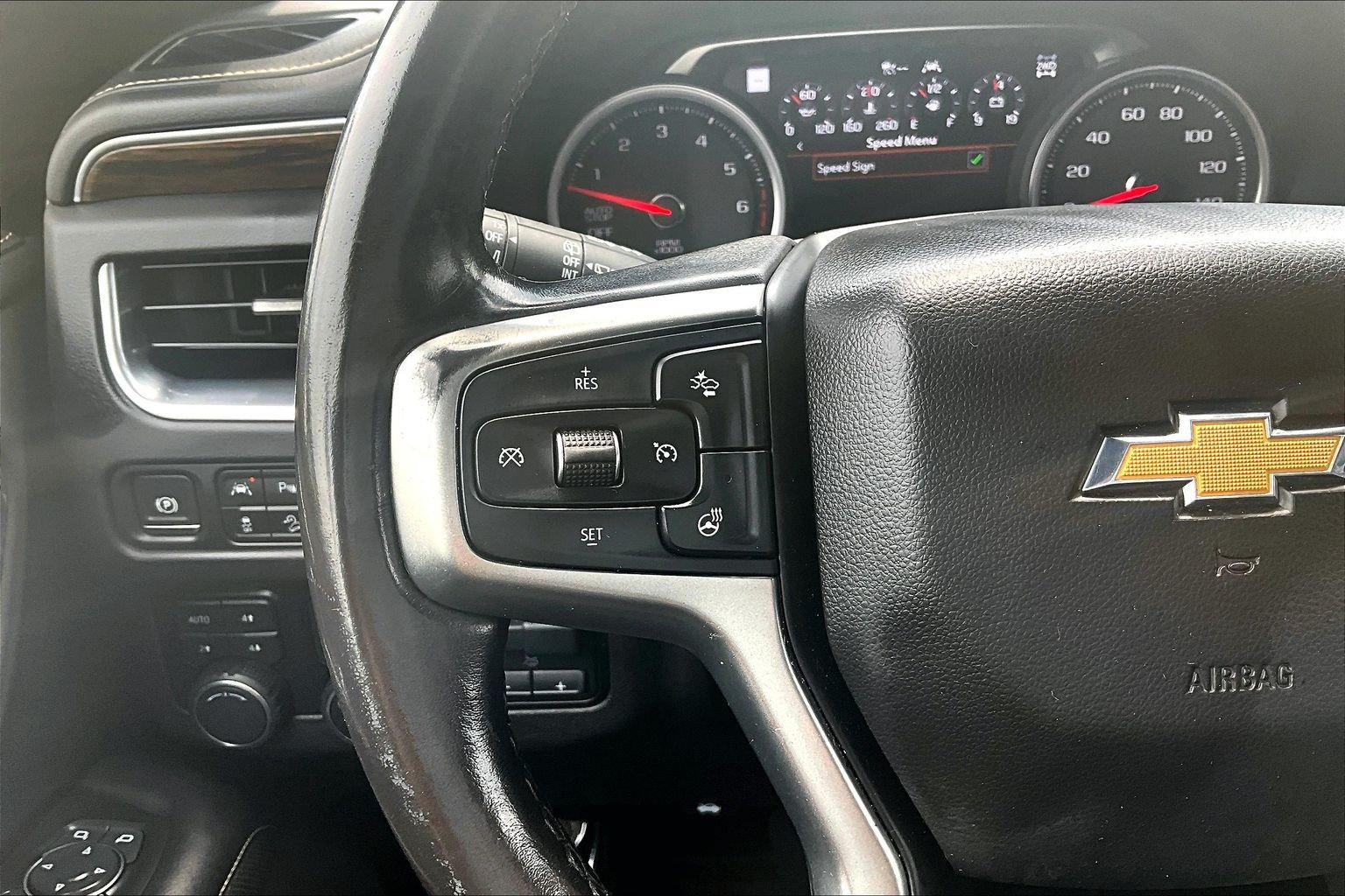Used 2021 Chevrolet Suburban Premier w/ Premium Package AWD/4WD image 18
