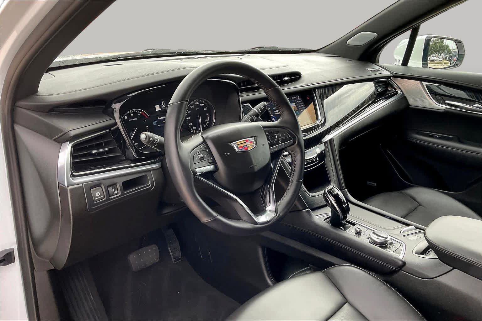 Certified 2025 Cadillac XT6 Premium Luxury FWD image 18