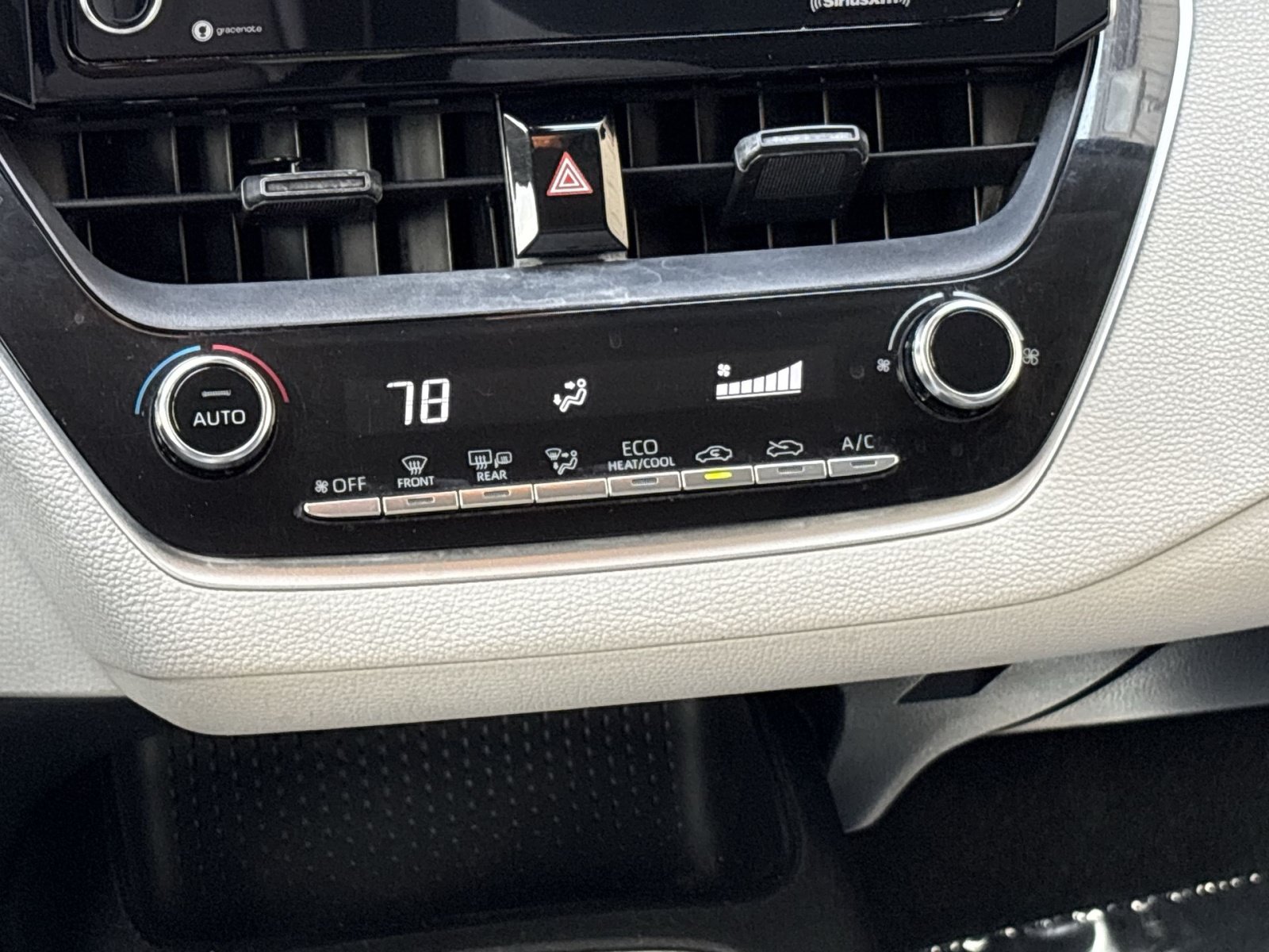 Used 2021 Toyota Corolla LE FWD image 20