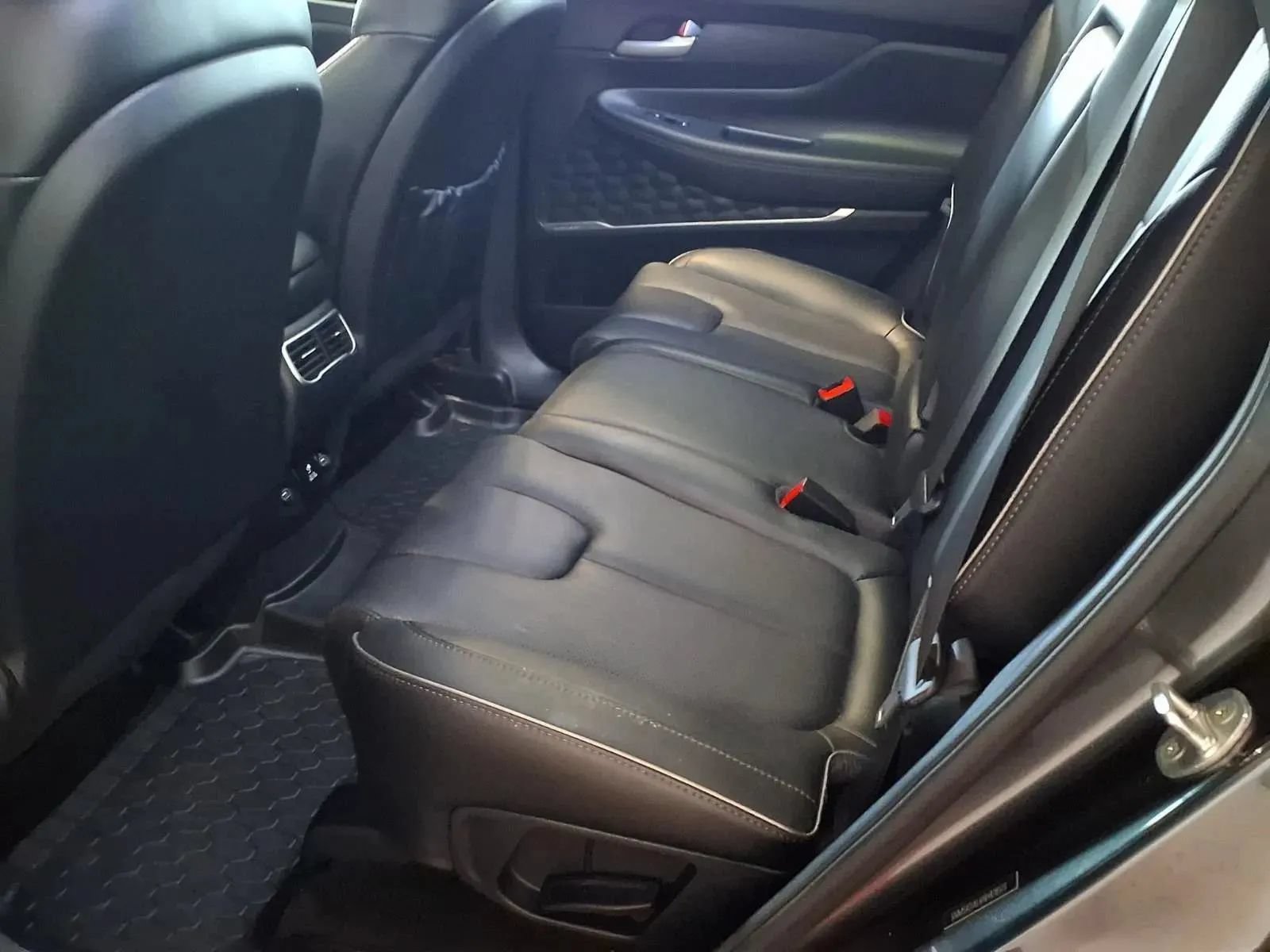 Used 2022 Hyundai Santa Fe Limited AWD/4WD image 17