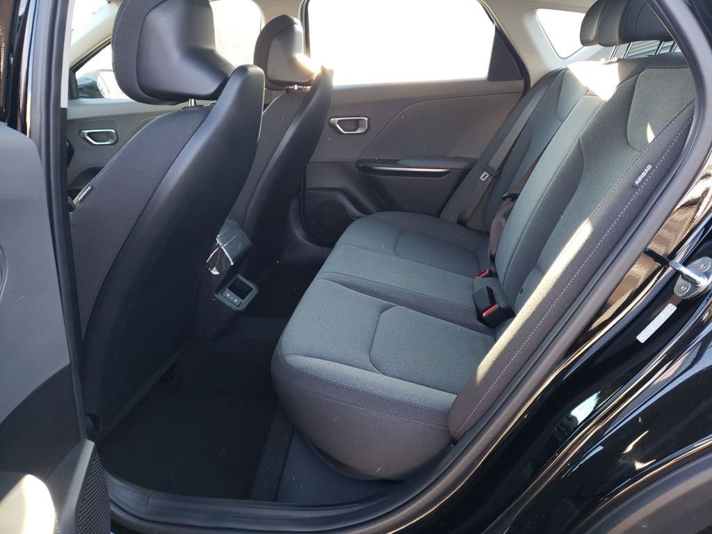 New 2025 Kia K4 LXS image 24