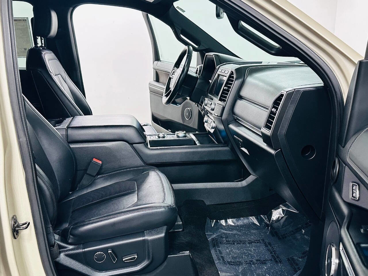 Used 2018 Ford Expedition Limited AWD/4WD image 9
