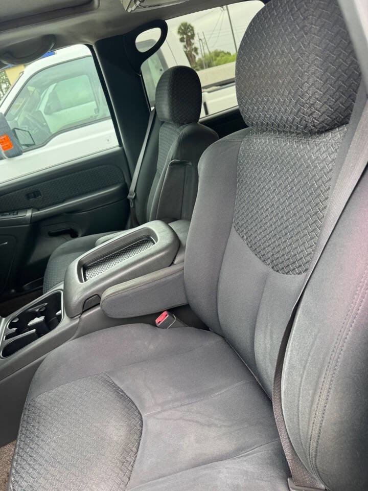 Used 2003 Chevrolet Avalanche 4x4 w/ Suspension Package, Off-Road image 13