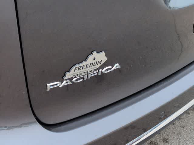 Used 2020 Chrysler Pacifica Limited w/ Advanced Safetytec Group FWD image 13