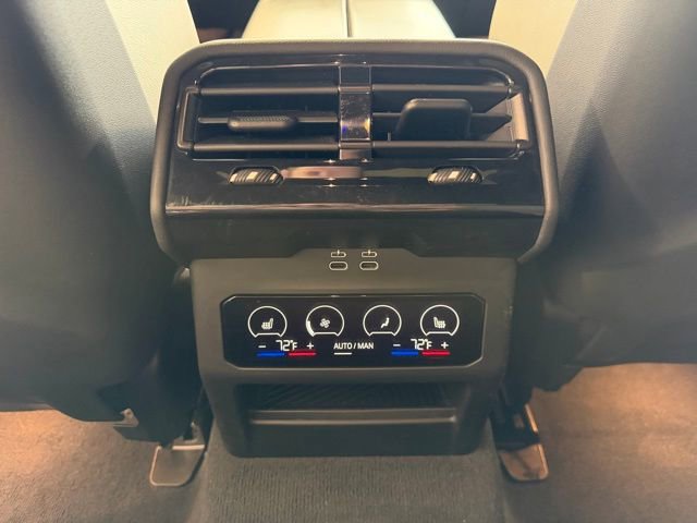 Used 2025 BMW M5 w/ Carbon Package image 21