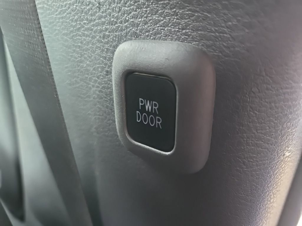 Used 2024 Toyota Sienna XLE image 87