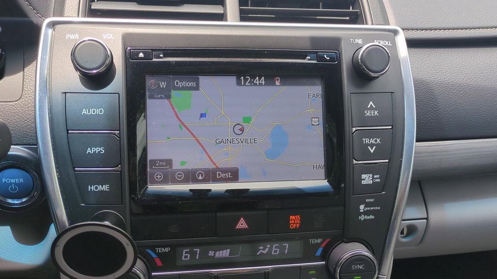 Used 2015 Toyota Camry XLE w/ Moonroof Package FWD image 18