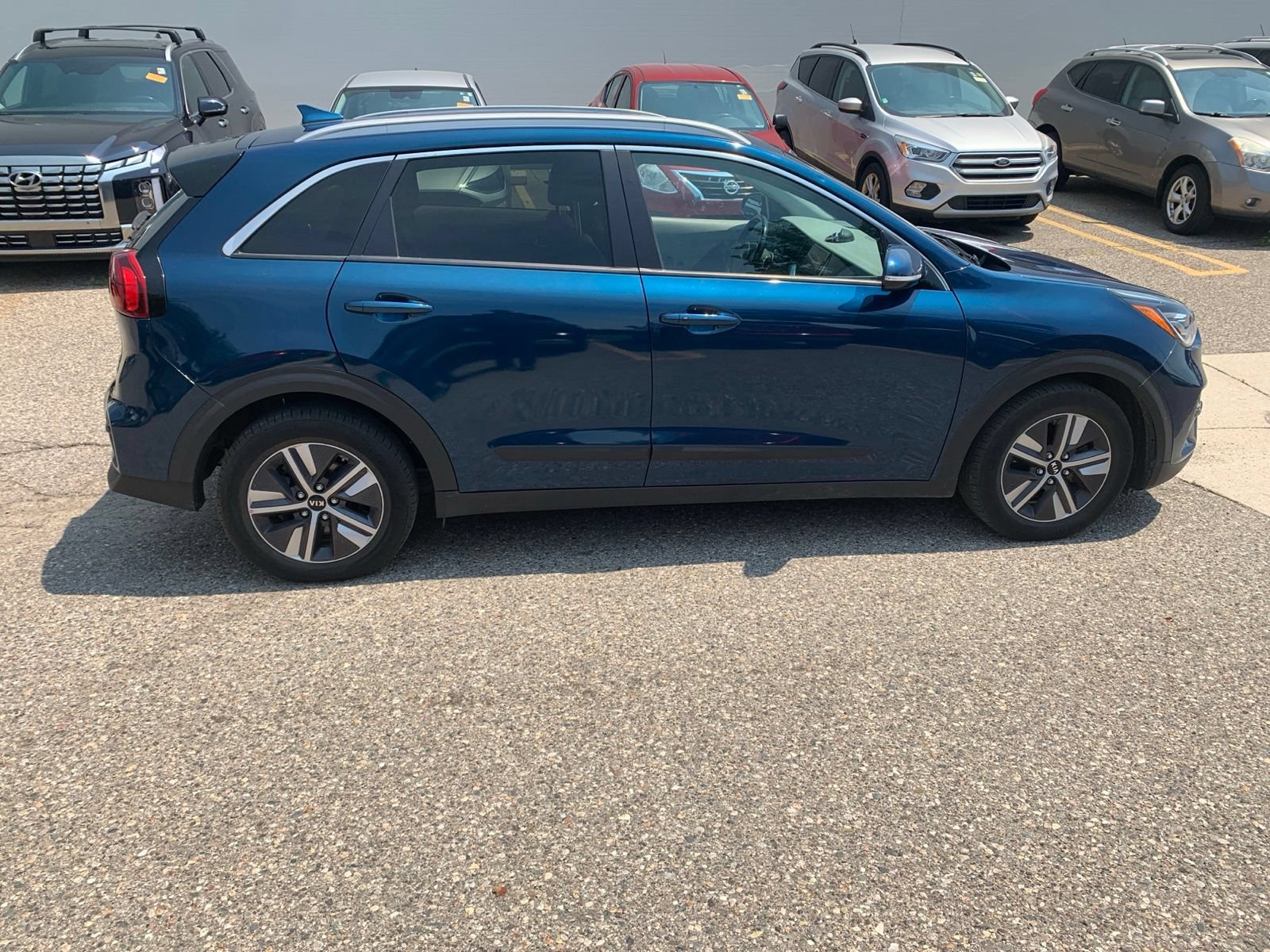 Used 2020 Kia Niro EX Premium FWD image 3