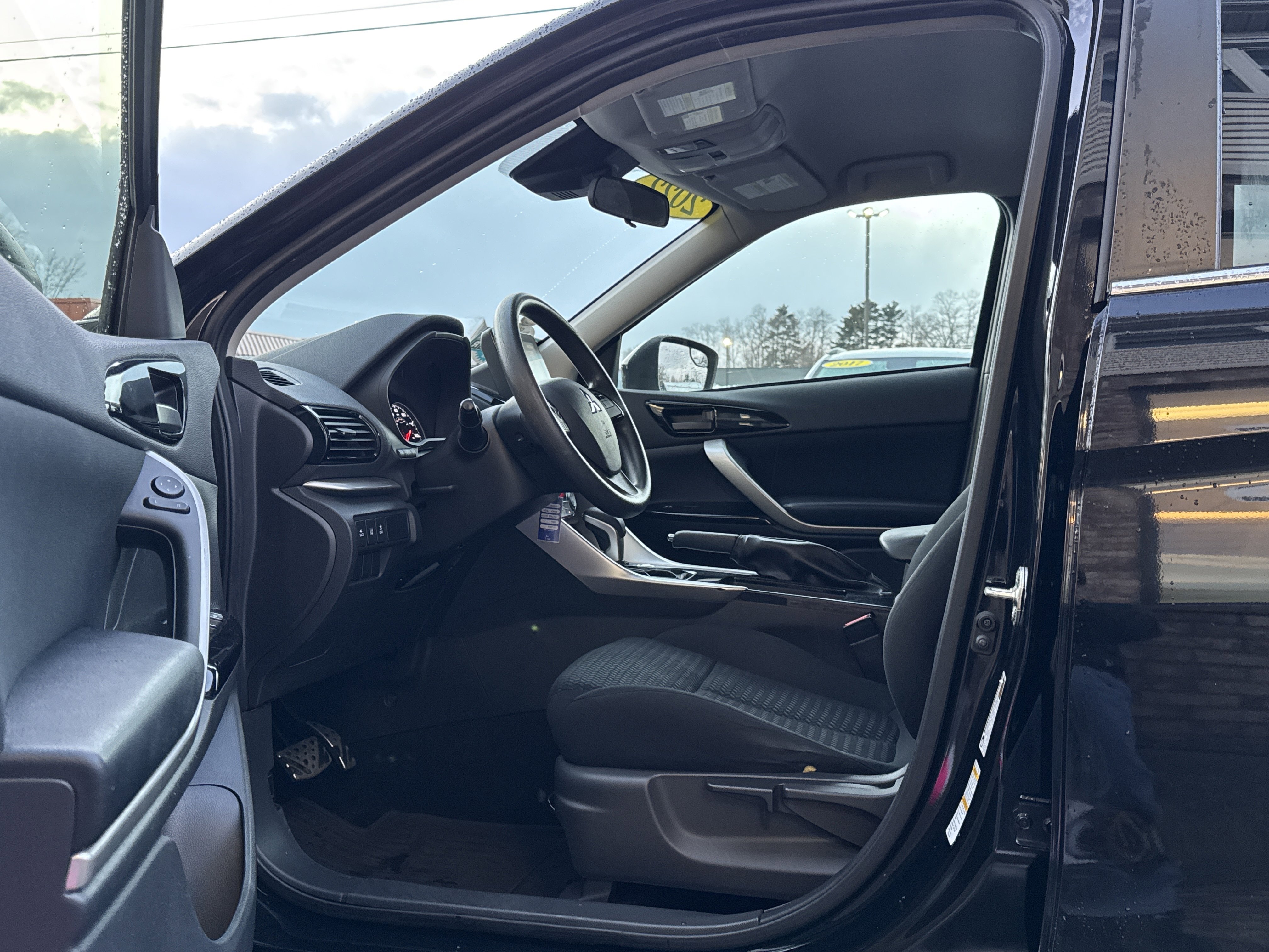 Used 2022 Mitsubishi Eclipse Cross LE image 9