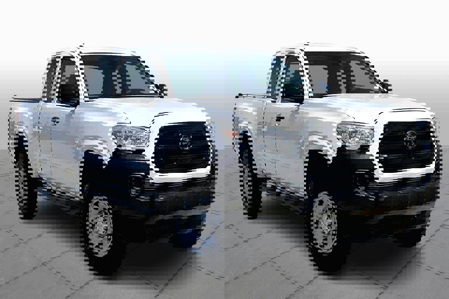 Used 2018 Toyota Tacoma SR image 3