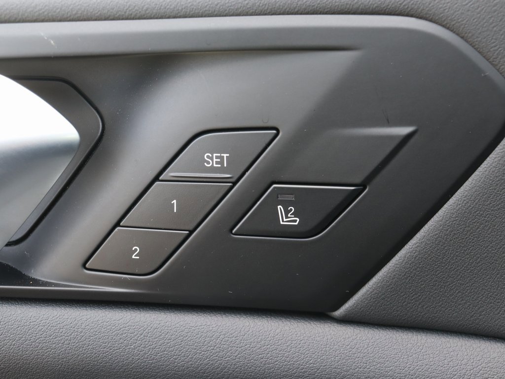 Used 2026 BMW X5 M60i image 16