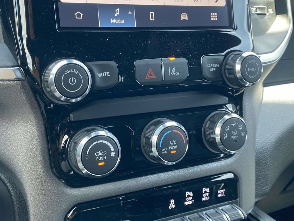 New 2026 RAM 1500 Express AWD/4WD image 22