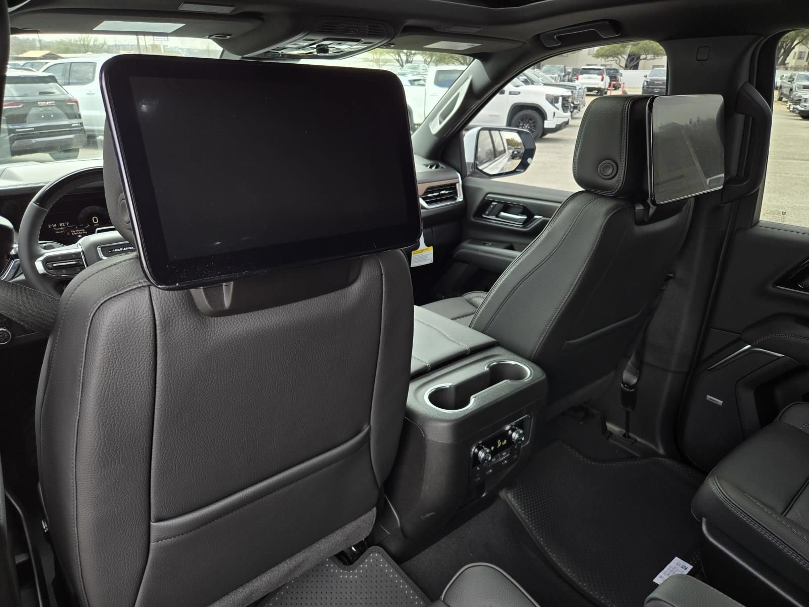 New 2026 GMC Yukon XL Denali w/ Denali Reserve Package RWD image 7