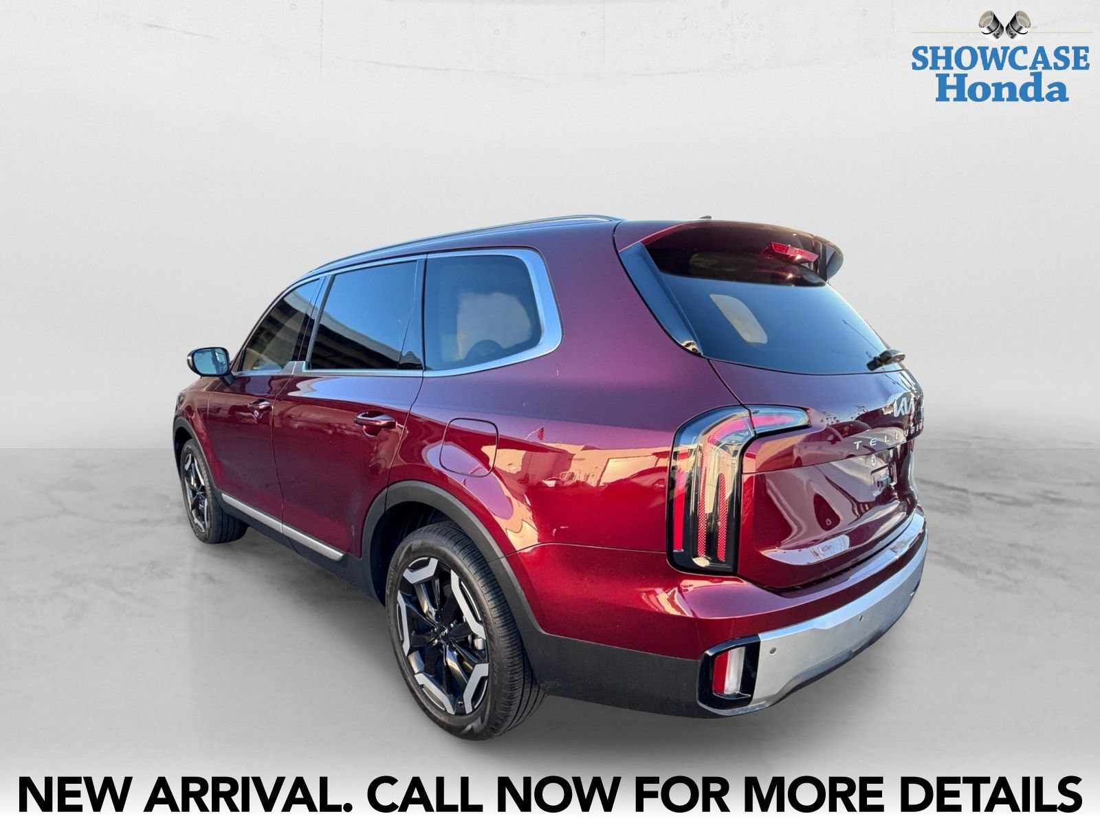 Used 2024 Kia Telluride EX w/ EX Captain's Chair Package FWD image 4