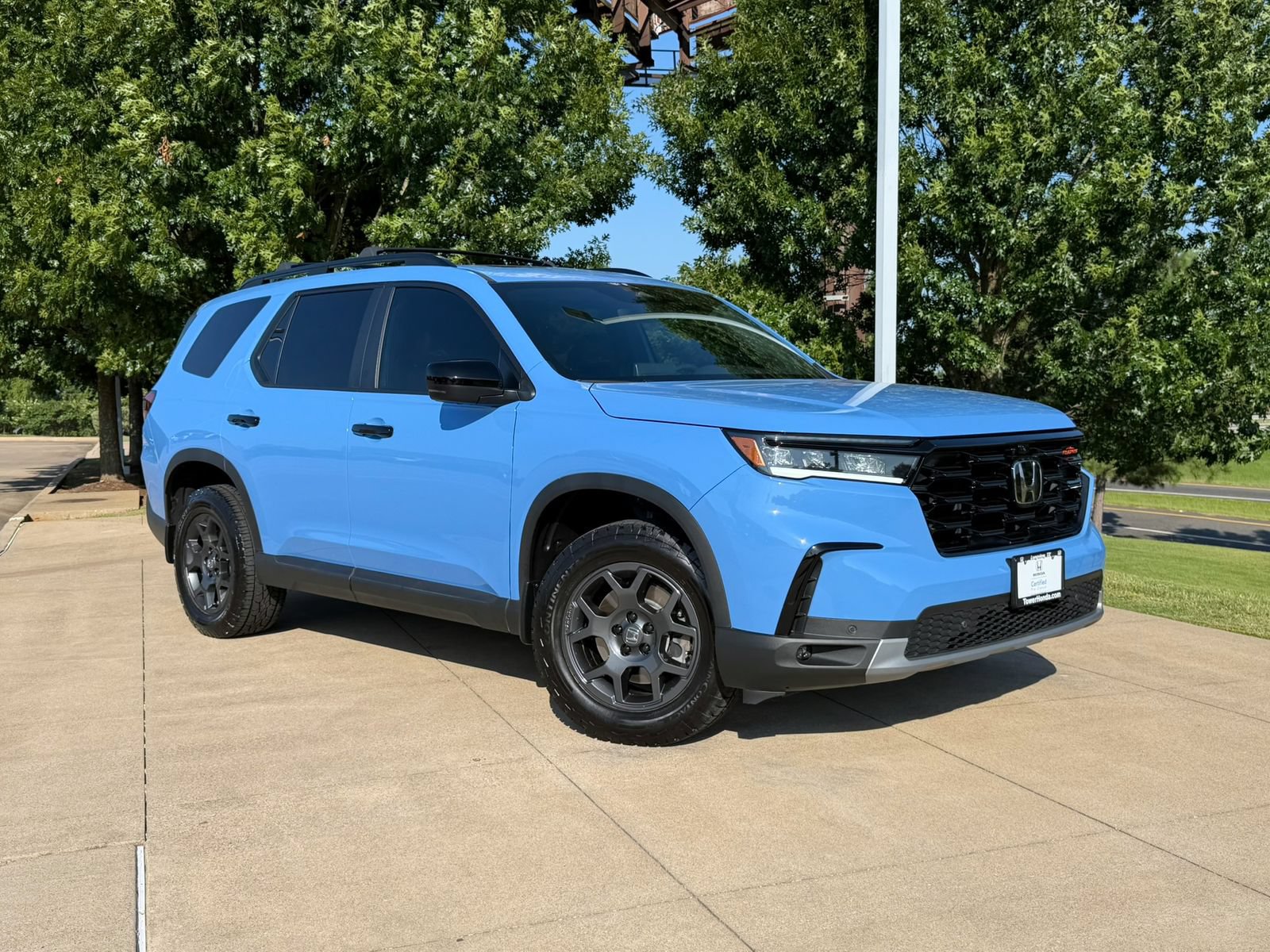 Used 2025 Honda Pilot TrailSport image 1
