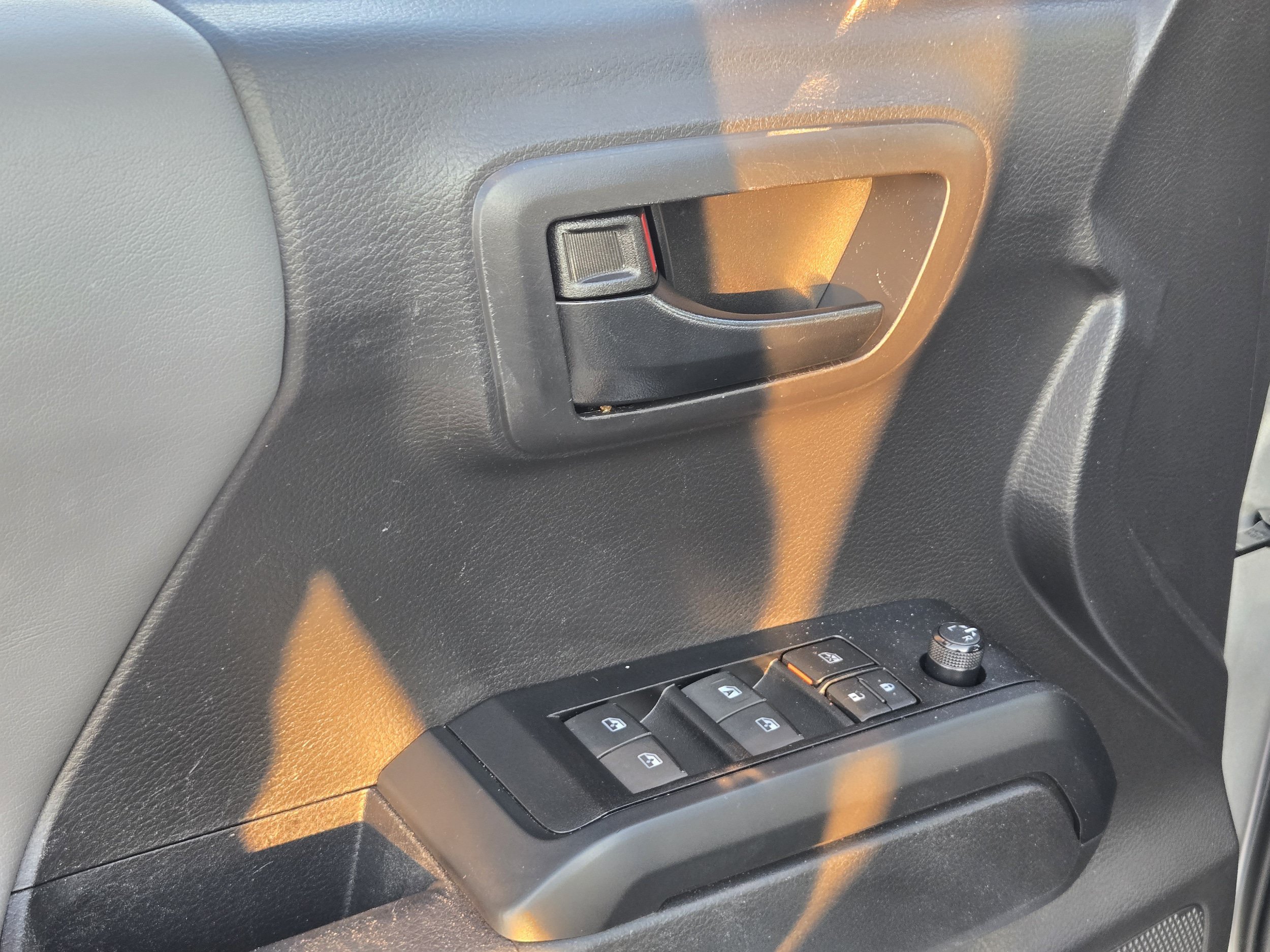 Used 2023 Toyota Tacoma SR AWD/4WD image 12