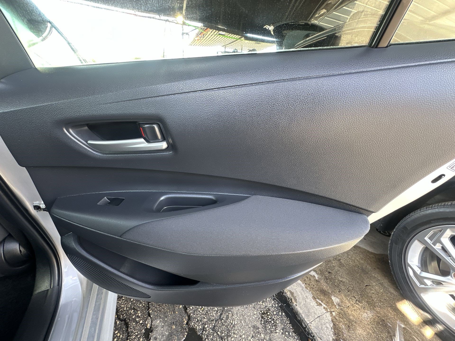 Used 2020 Toyota Corolla LE image 30