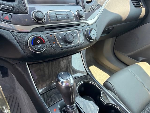 Used 2015 Chevrolet Impala LT w/ Convenience Package FWD image 17