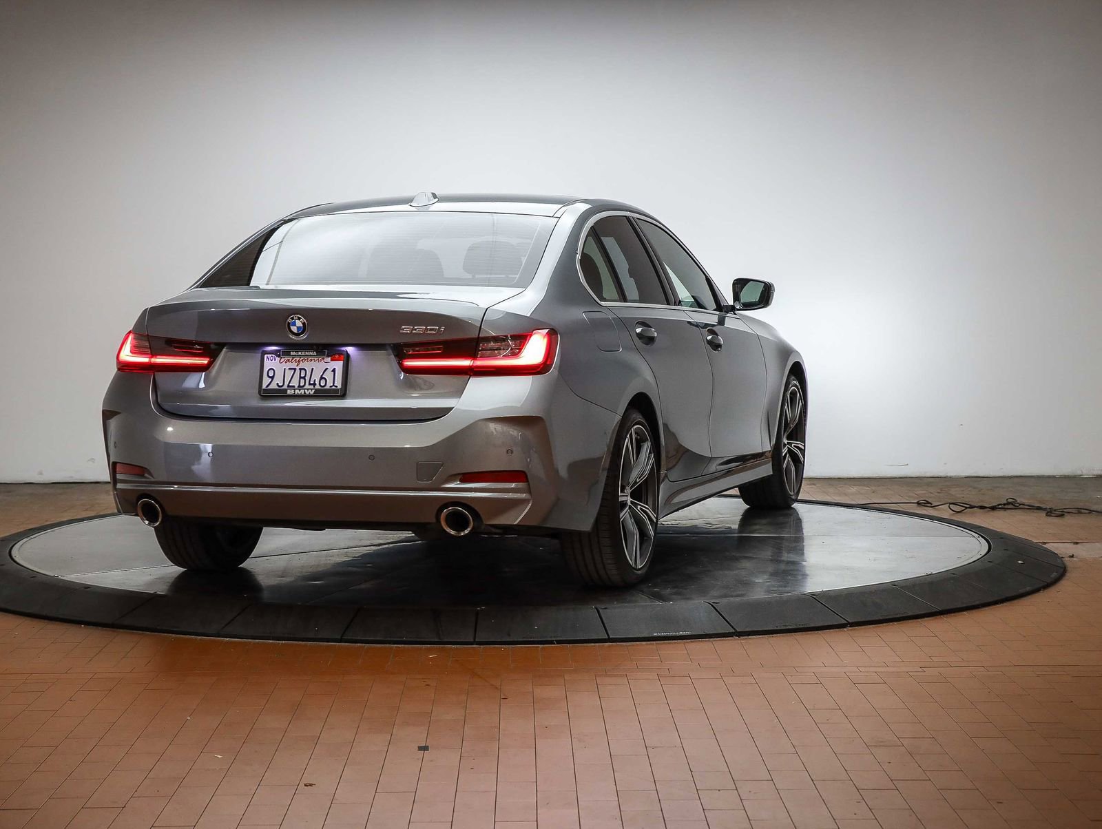 Used 2024 BMW 330i Sedan w/ Premium Package RWD image 5