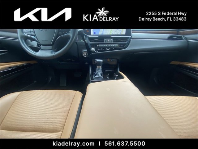 Used 2023 Lexus ES 300h w/ Premium Package image 11