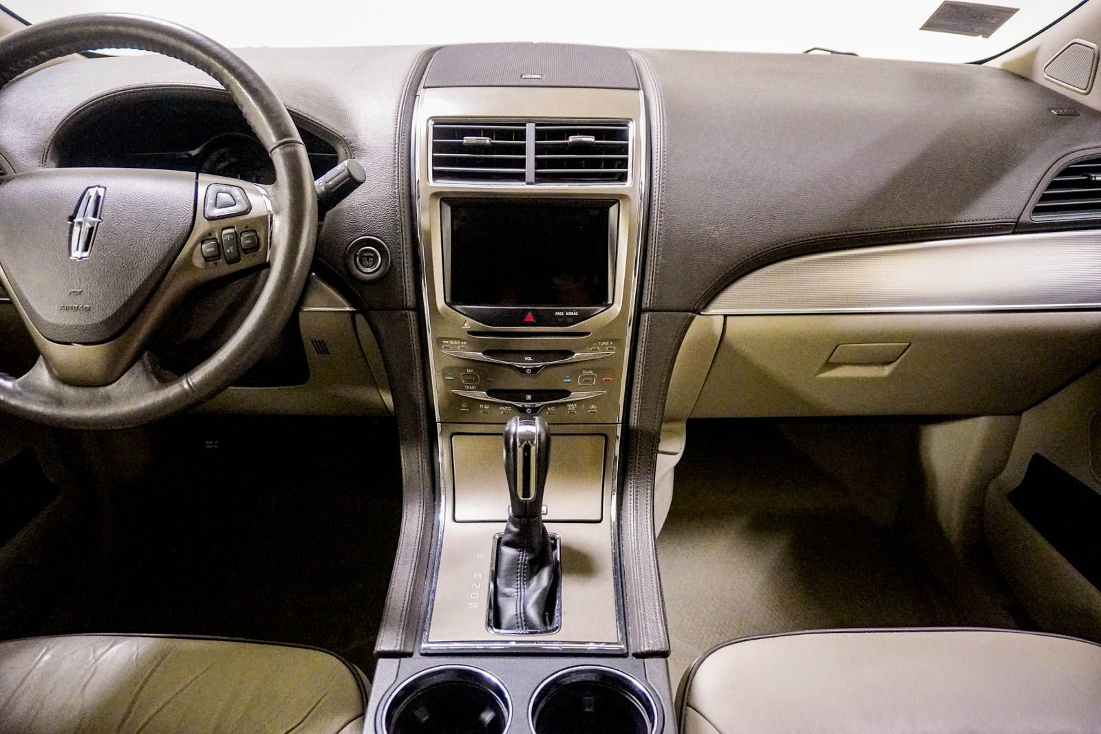 Used 2015 Lincoln MKX FWD w/ Equipment Group 101A image 22