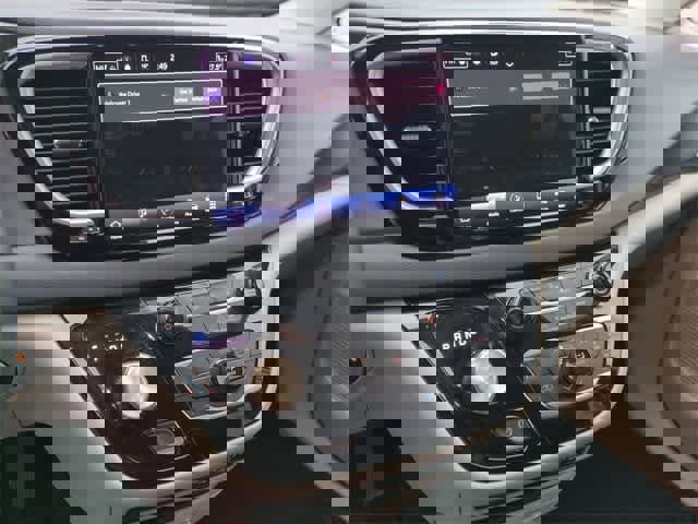 Used 2023 Chrysler Pacifica Touring-L image 27