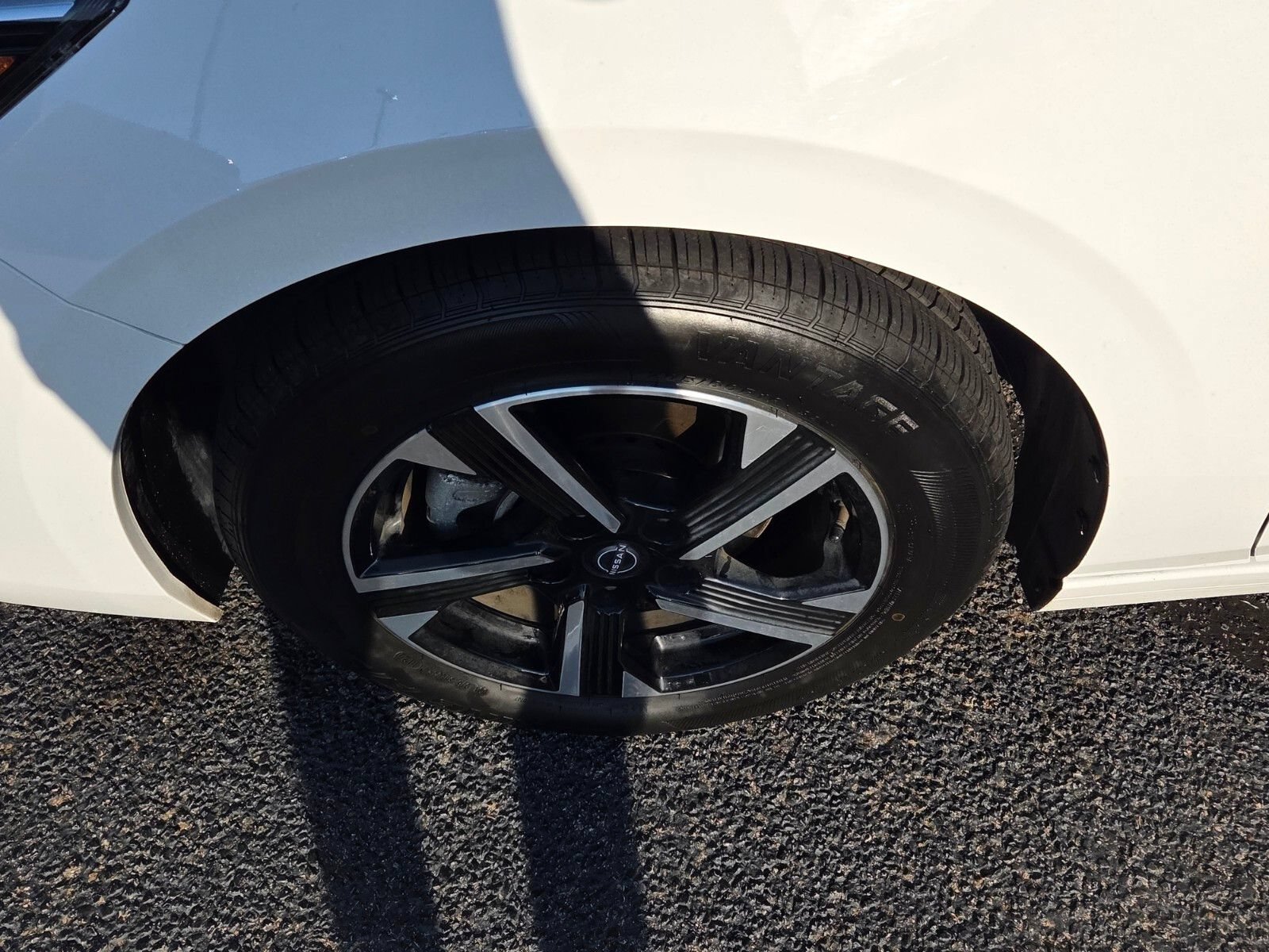 Used 2024 Nissan Sentra SV FWD image 18