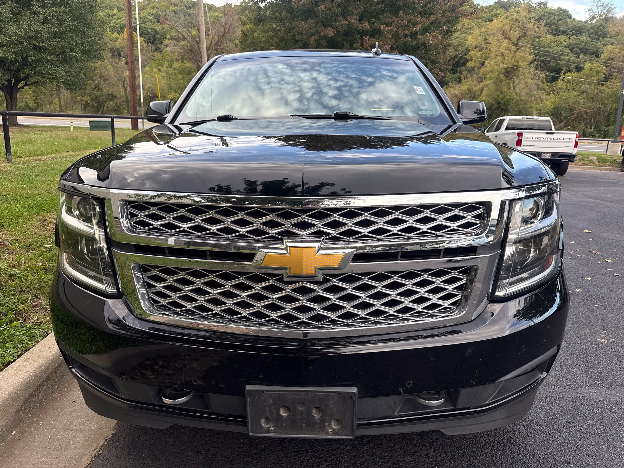Used 2019 Chevrolet Tahoe LT w/ LT Signature Package AWD/4WD image 2