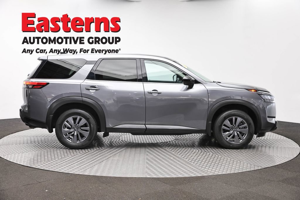 Used 2023 Nissan Pathfinder S AWD/4WD image 4