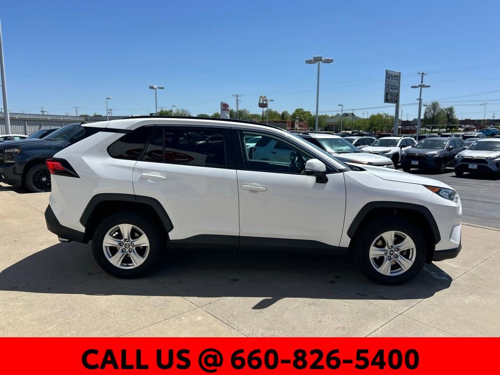 Used 2021 Toyota RAV4 XLE w/ Carpet Mat Package (TMS) AWD/4WD image 4