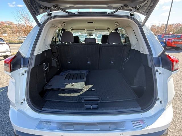 New 2026 Nissan Rogue SV w/ Cold Weather Package AWD/4WD image 16