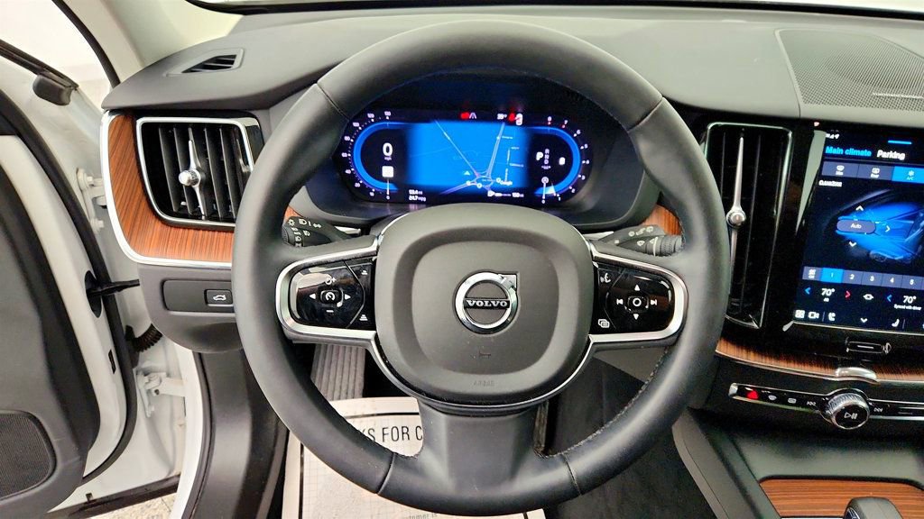 Used 2024 Volvo XC60 B5 Plus w/ Protection Package Premier AWD/4WD image 14
